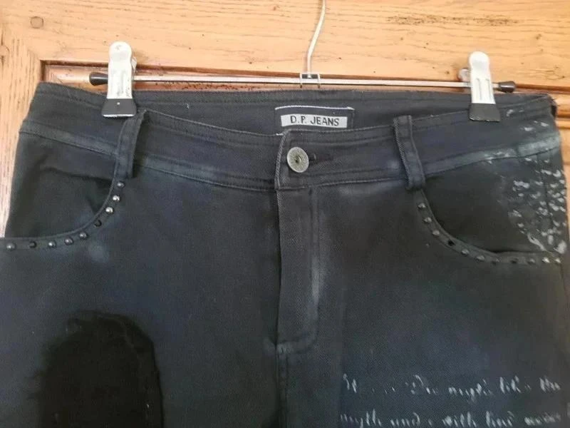 Pantalón corto de mezclilla negro con encajes en las piernas – photo 4